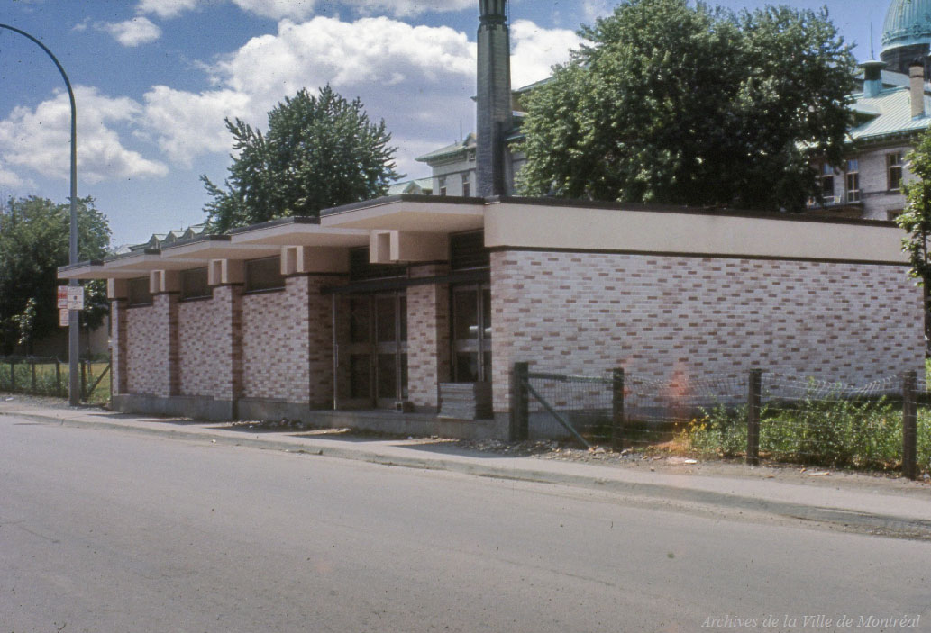 The original De Maisonneuve headhouse, shortly prior to the station's inauguration.