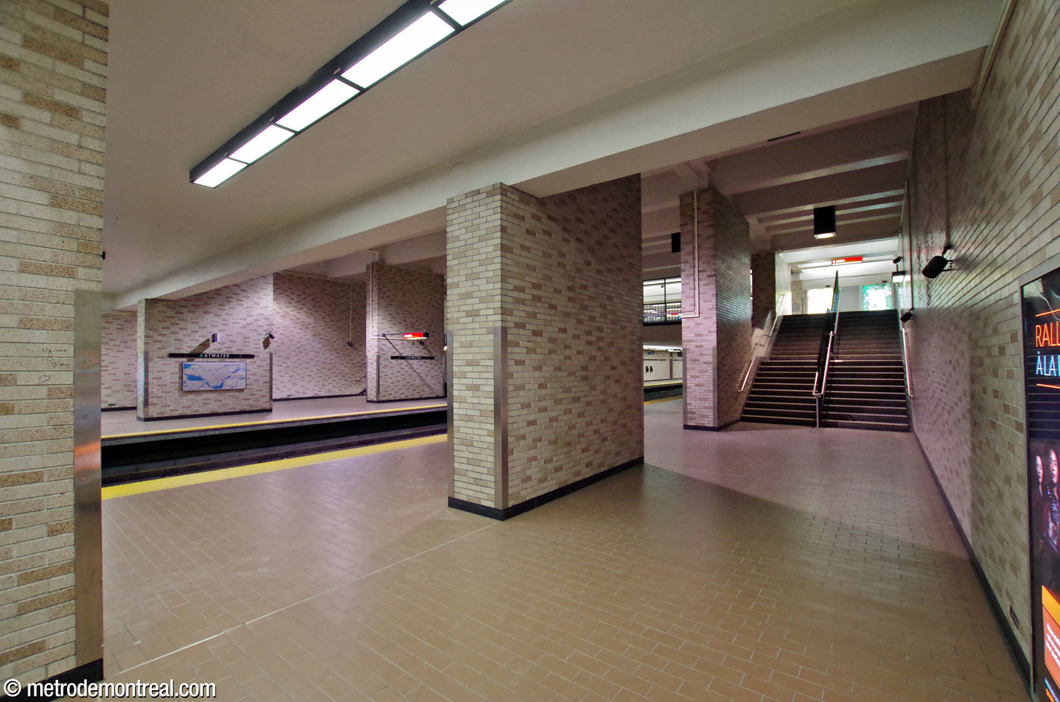 The side aisle and staircase to the mezzanine from the Honoré-Beaugrand platform