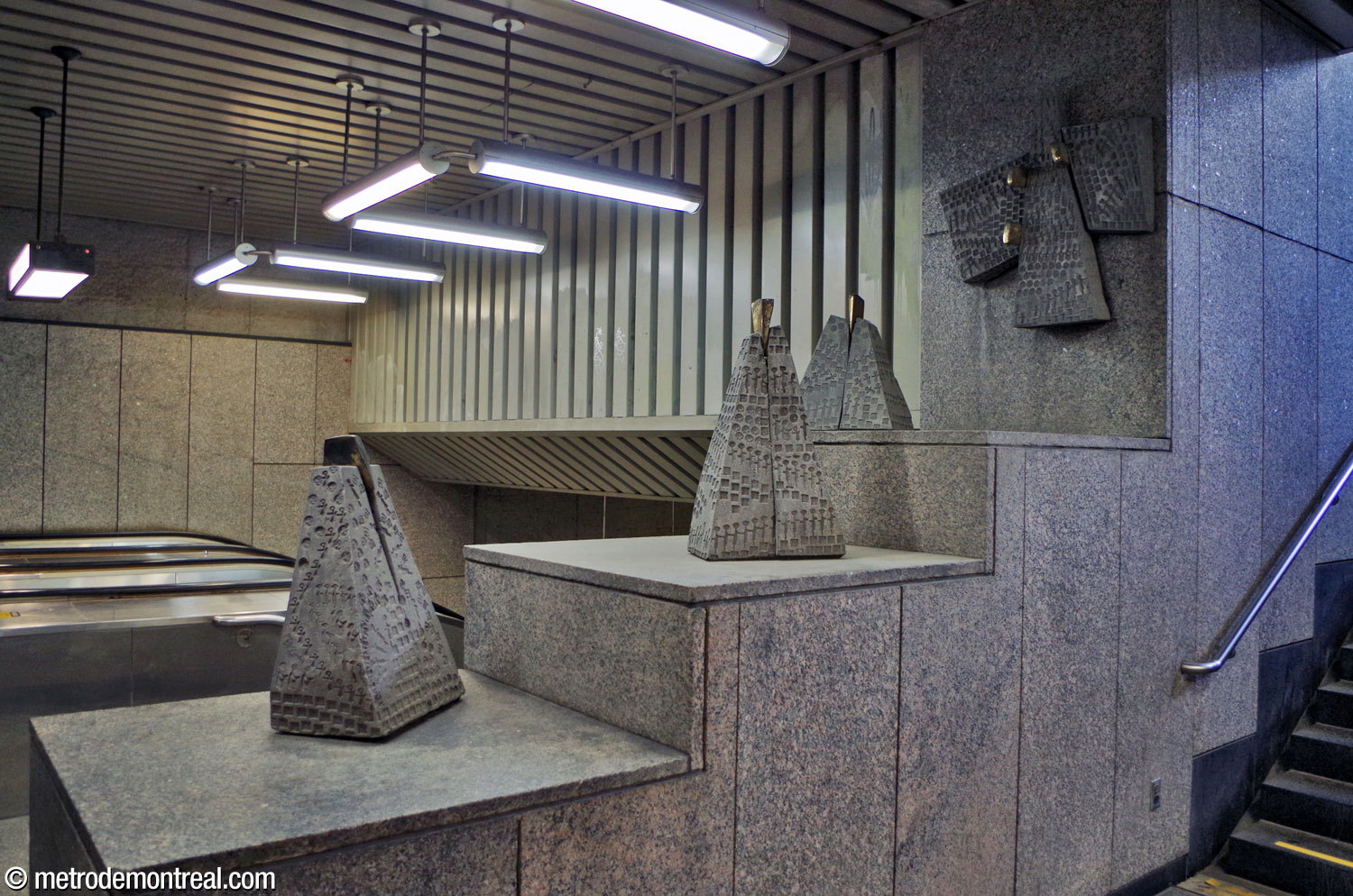 The four aluminum and bronze sculptures by Bernard Chaudron on the landing below the Côte-des-Neiges Est entrance.