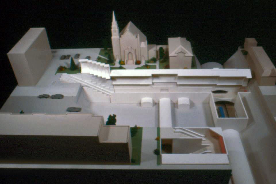 Architectural maquette of the station and its accesses.