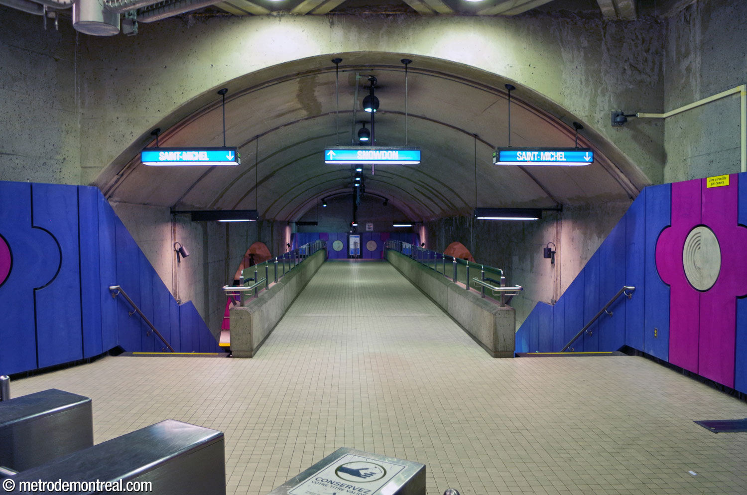 The vault of the mined transept connecting the trainroom to the western access.