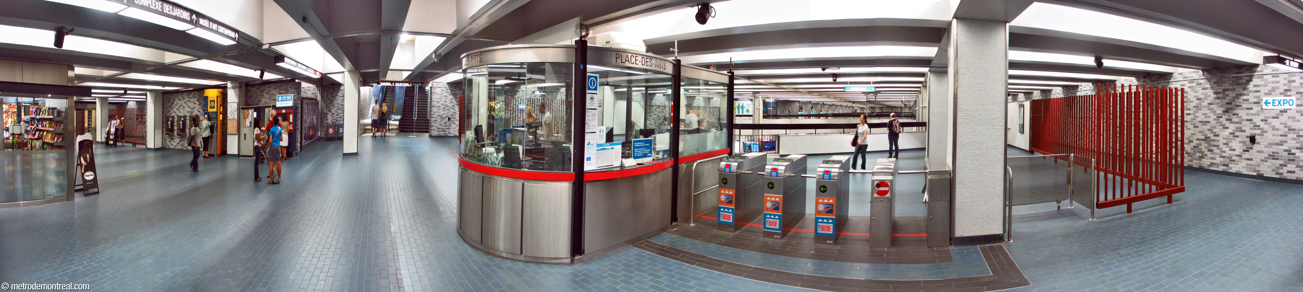 The station's east ticket hall. The concourse is to the left. At centre, the stairs to the Jeanne-Mance exit. One of the walkways leading to the west ticket hall is at the right.