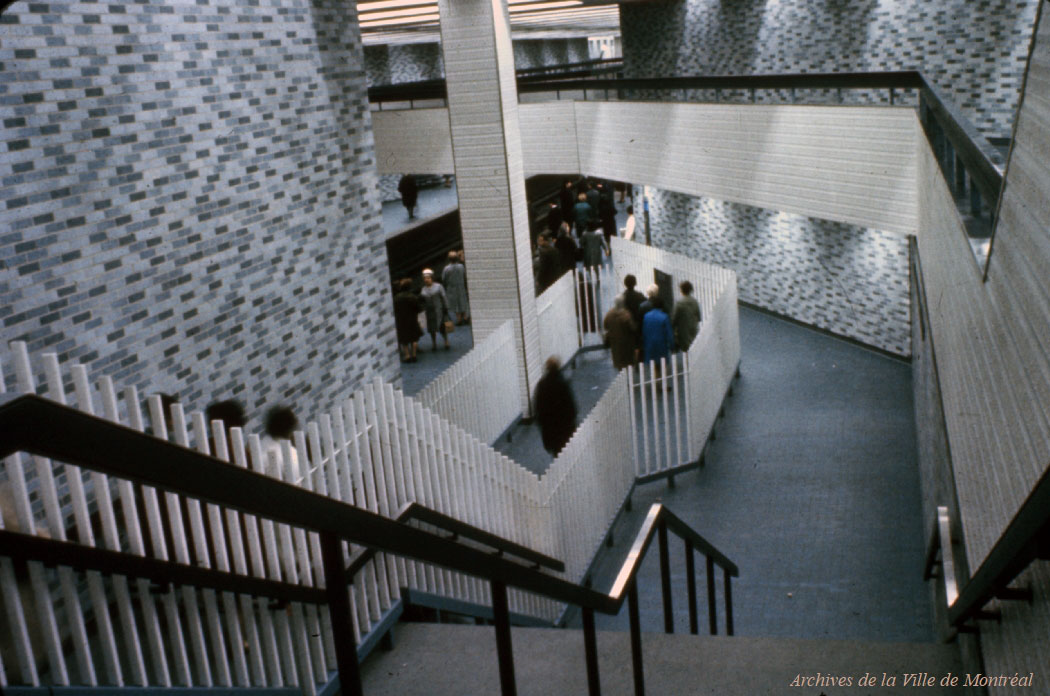 The staircase between the east ticket hall and today’s Angrignon platform, showing the former one-way traffic flow system, with fences separating the directions and automatic gates preventing platform access when a train was arriving.
