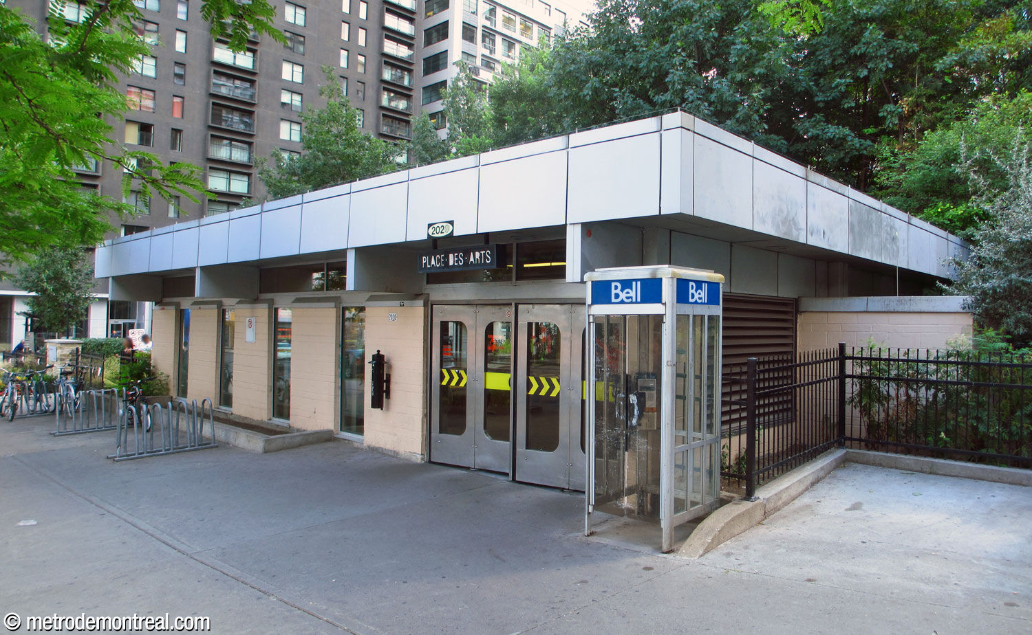 Exterior view of the former De Bleury Nord headhouse, demolished in 2019