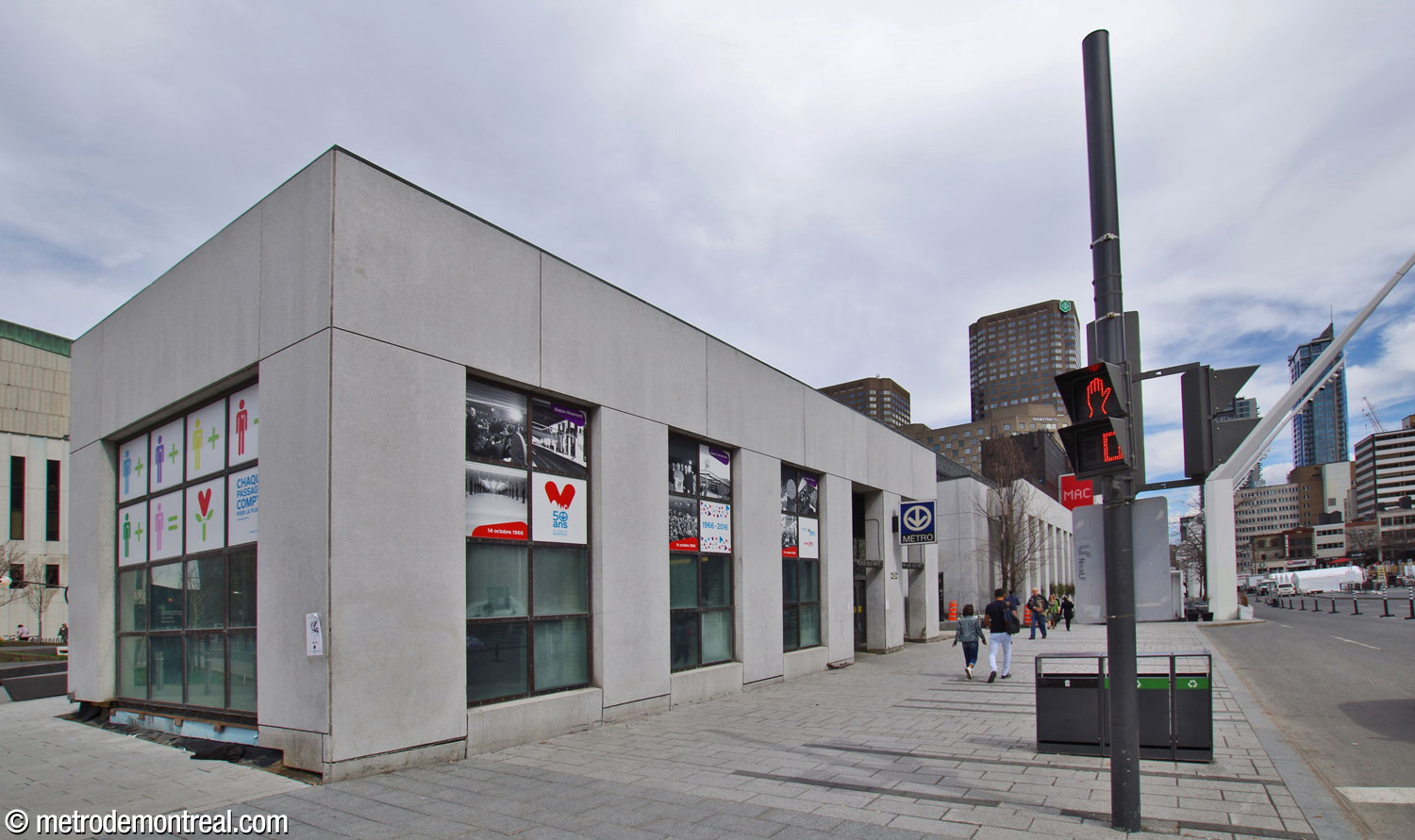 The Jeanne-Mance headhouse, built in the style of the adjacent Musée d'art contemporain.