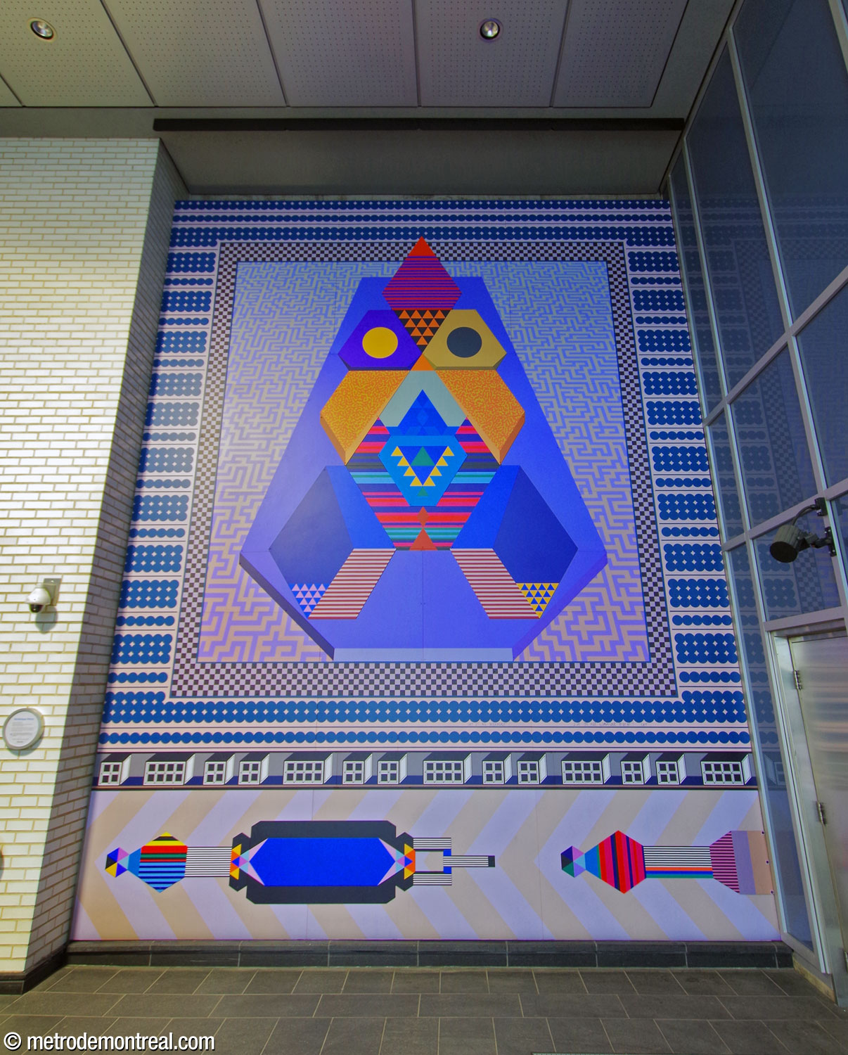 Dominique Pétrin’s mural La Réconciliation, in the De Bleury Nord entrance.