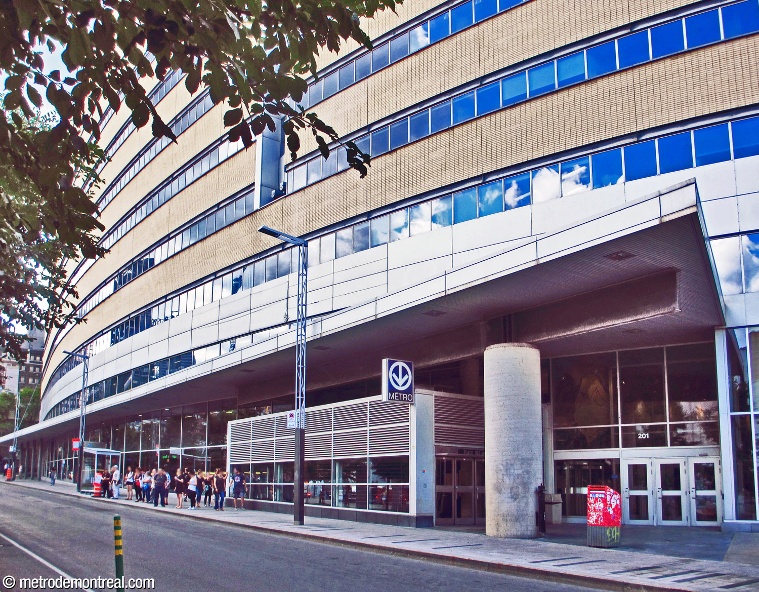 The UQAM entrance, located in the ground floor of the Président-Kennedy building of the UQAM science campus.