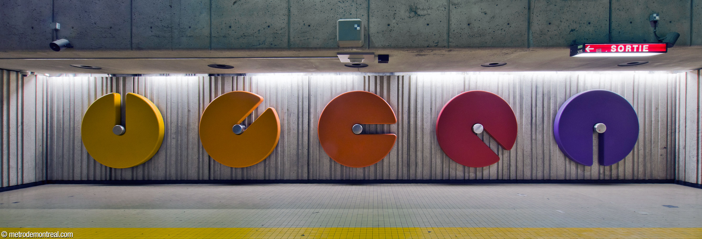 La deuxième suite de sculptures murales d'André Léonard, située au pied des escaliers vers le transept